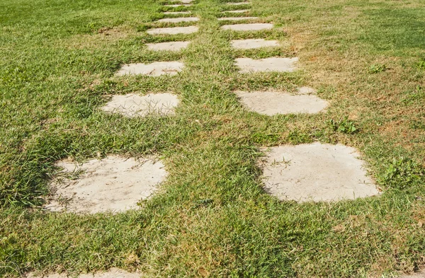 Garden path across grass — Stock Photo, Image