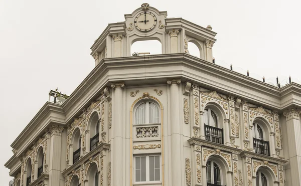 Exterior facade of an ornate Turkish building — Stock Photo, Image