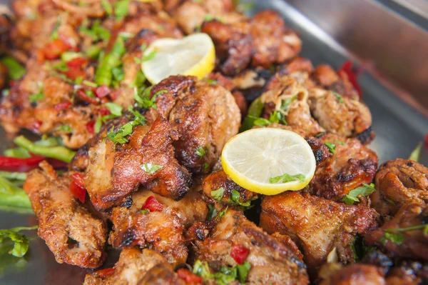 Poulet tikka tandoori dans un restaurant indien buffet — Photo