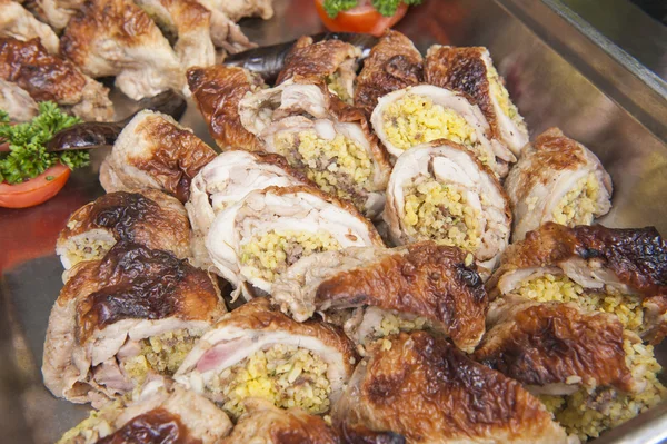 Topkapi-Huhn an einem orientalischen Restaurantbuffet — Stockfoto