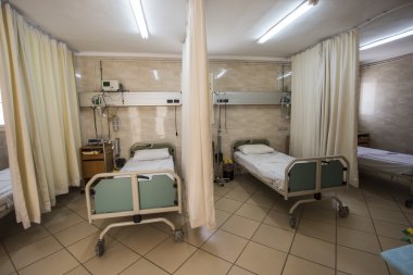 Hastanesi yoğun bakım koğuşuna yataklar