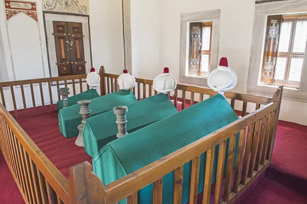 Coffins in an old Turkish mausoleum — Stock Photo, Image