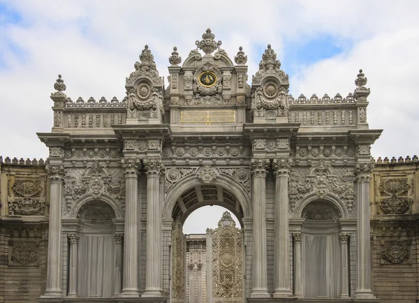 Entrance gate to Dolmabahce Palace Istanbul — Stock Photo, Image