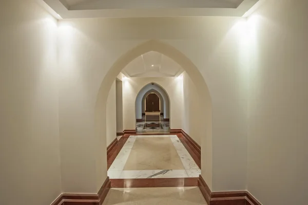 Interior corridor of large villa with arches — Stock Photo, Image