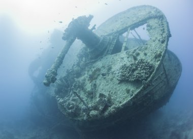 Büyük bir gemi enkazı Kıç kısmı