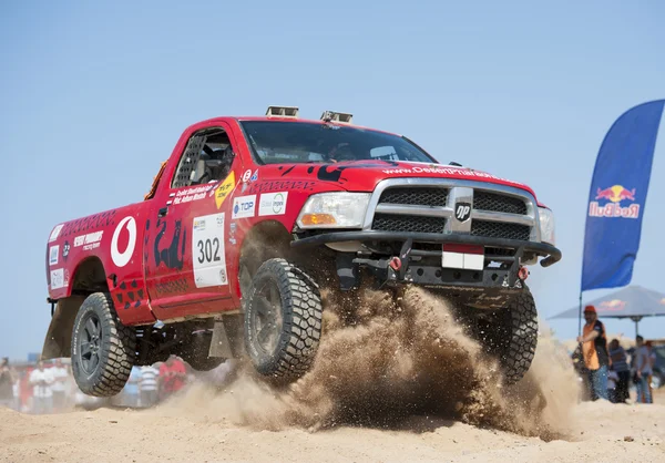 Off-road trucks competing in a desert rally — Stock Photo, Image