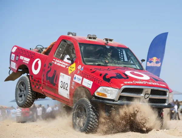 Off-road trucks competing in a desert rally — Stock Photo, Image