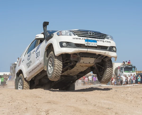 Off-road truck competing in a desert rally — Stock Photo, Image