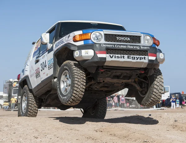 Off-road truck competing in a desert rally — Stock Photo, Image