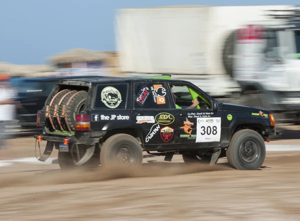 Off-road truck competing in a desert rally — Stock Photo, Image