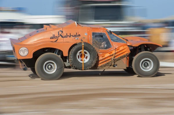 Off-road truck competing in a desert rally — Stock Photo, Image