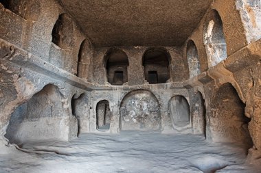 Antik Bizans Hıristiyan medeniyetinin iç mimari ayrıntıları, Ihlara Vadisi Kapadokya Türkiye 'sindeki duvarda kaya kesimi oyukları bulunan tahıl harabeleri barındırıyor.