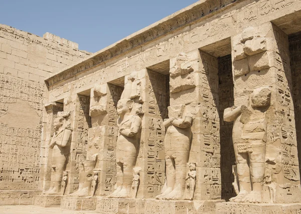 Statue nel tempio di Medinat Habu — Foto Stock