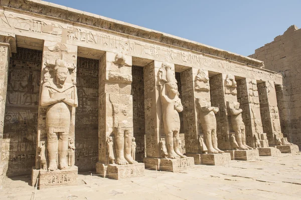 Statues in the temple at Medinat Habu — Stock Photo, Image