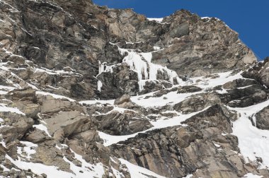 Kayalık dağ dağ tarafı kış