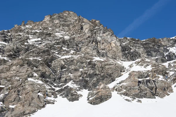 Felsigen alpinen Berghang im Winter — Stockfoto