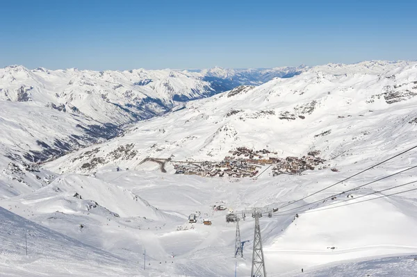 Vue d'une piste de ski en montagne — Photo