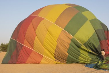 yere sönük sıcak hava balonu