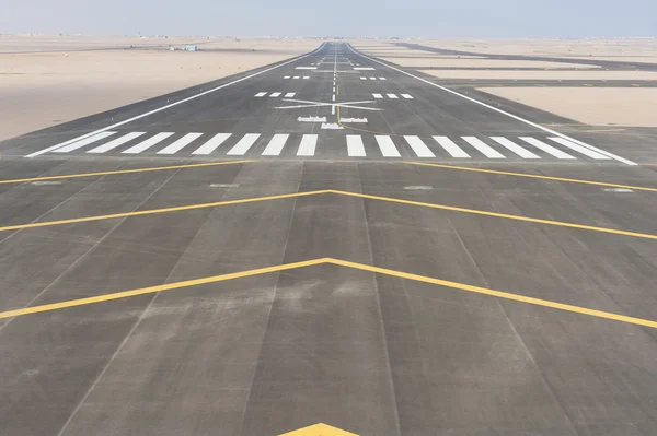 공항 활주로의 항공 보기 스톡 사진