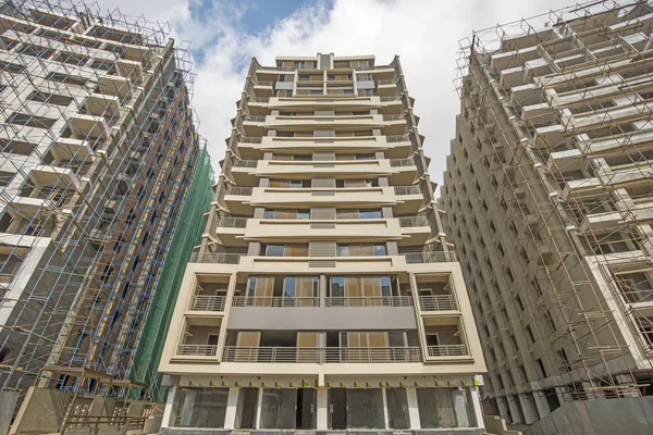 Large modern apartment block — Stock Photo, Image