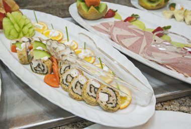 Restoran açık büfe ekranda soğuk meze yelpazesi