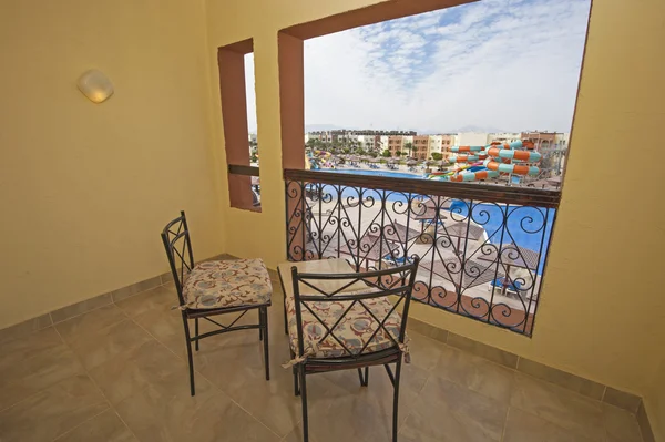 Balkon v luxusní tropické hotel resort — Stock fotografie