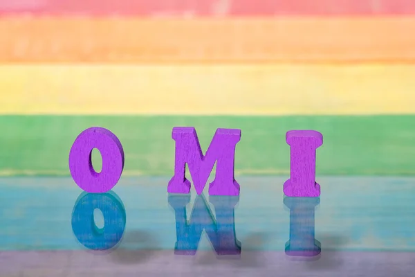 Igbt bayrağının arkaplanındaki yazı: Ahşap