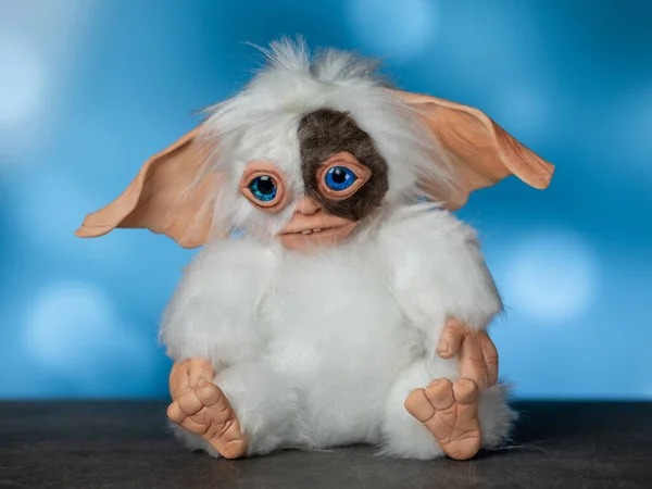 Oyuncak Gremlin Gizmo, el yapımı sahte kürk ve polimer kilden karışık bir teknik.