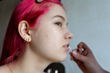 Makyaj malzemeleri için ideal, hem profesyonel makyözler hem de amatörler için.