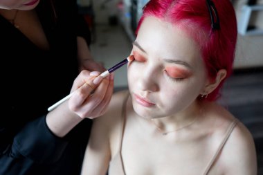 Makyaj malzemeleri için ideal, hem profesyonel makyözler hem de amatörler için.