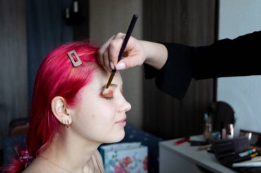 Makyaj malzemeleri için ideal, hem profesyonel makyözler hem de amatörler için.