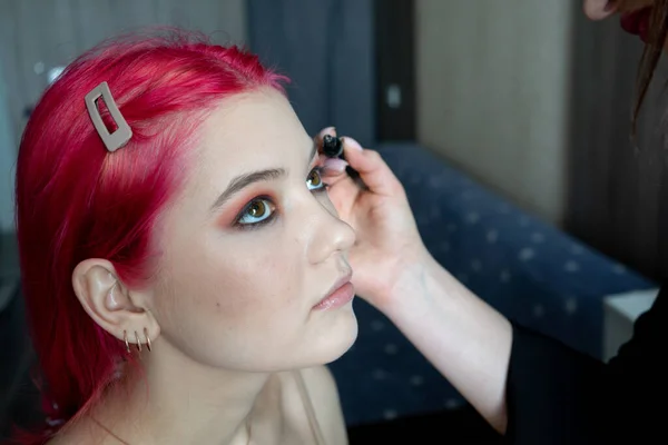 Makyaj malzemeleri için ideal, hem profesyonel makyözler hem de amatörler için.