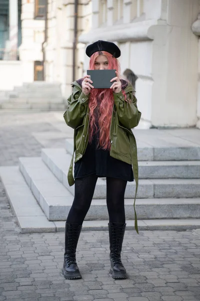 Girl Black Beret Pink Long Hair Holding Closed Green Book — Stock Photo, Image