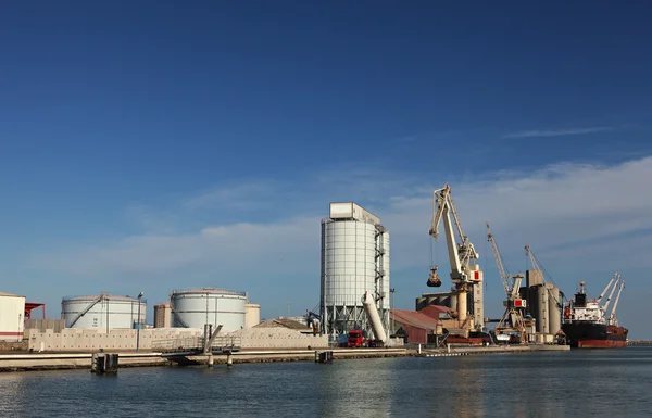 Industrial harbour and silos — Stock Photo, Image