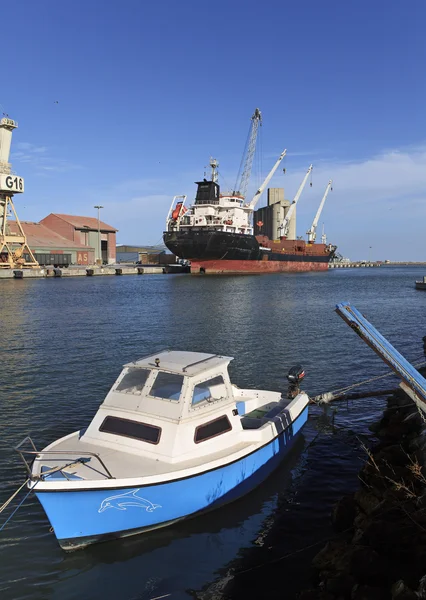 Industrial harbour and boats — Stock Photo, Image