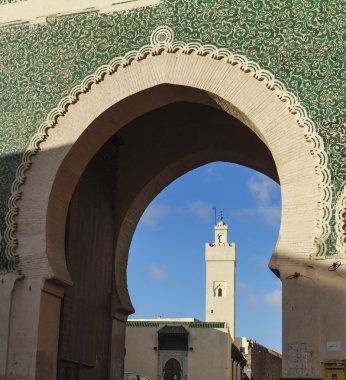 Caminin içinde.
