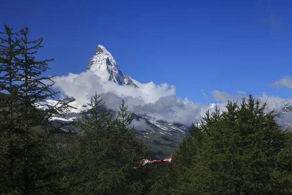 Swiss alps aralıktaki ikonik tepe — Stok fotoğraf