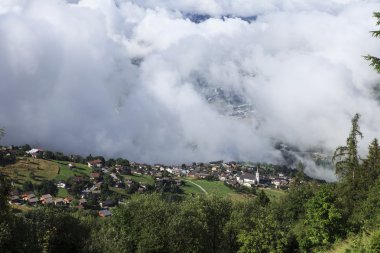 çatılar Köyü ve sis