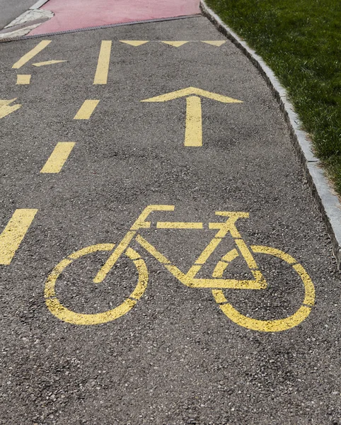 Yoldaki sarı tabela — Stok fotoğraf