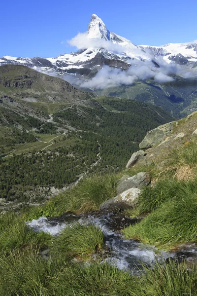 Stream och Matterhorn utbud — Stockfoto