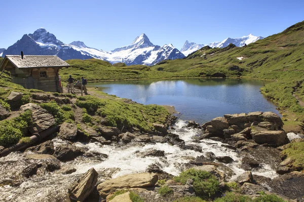 Sjön och ikoniska Matterhorn utbud i Schweiz — Stockfoto