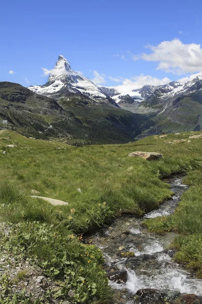 Stream och ikoniska Matterhorn utbud — Stockfoto
