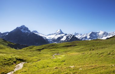 Alpler aralıktaki ikonik tepe