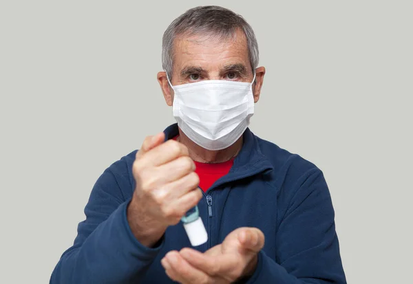 Old Man Wearing Protectve Mask — Stock Photo, Image