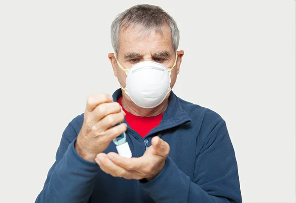 Old Man Wearing Protectve Mask — Stock Photo, Image