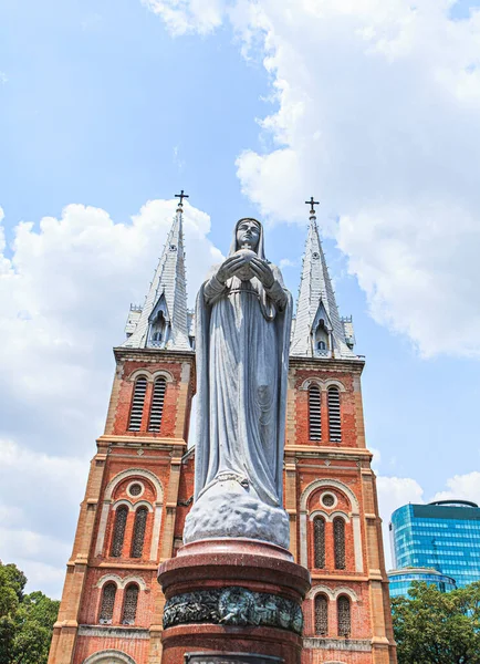 Saigonská Katedrála Socha Panny Marie — Stock fotografie