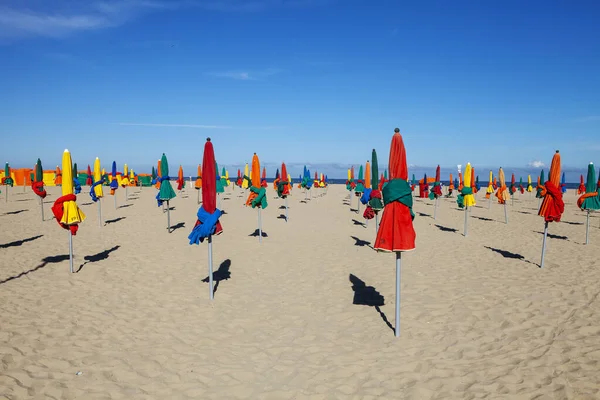 Paraplyer Stranden Deauville — Stockfoto