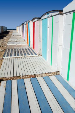 Kumsal kulübesi ve çakıl