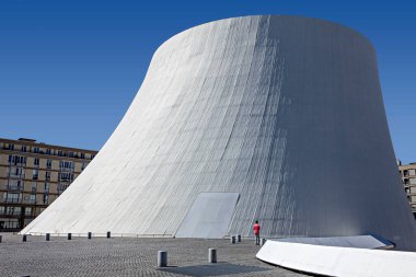 Kumsal kulübesi ve çakıl