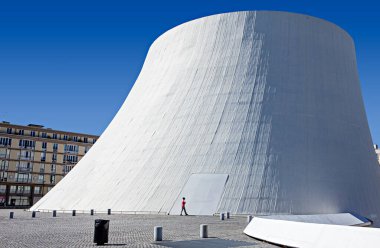 Kumsal kulübesi ve çakıl